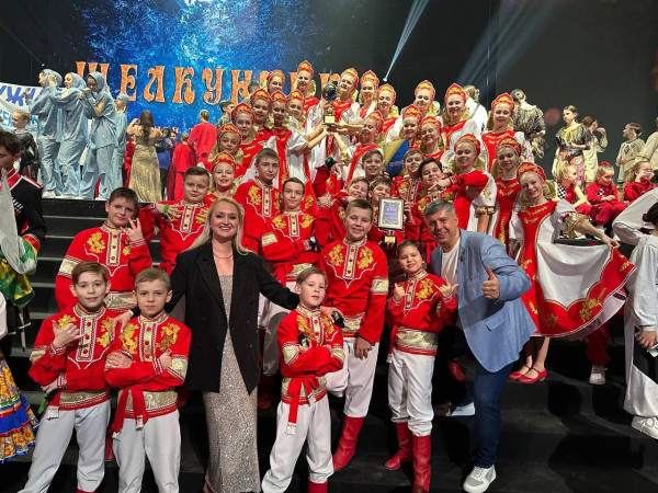 Ансамбль "Сибирский каблучок" ДК им.Маяковского взял ГРАН-ПРИ премии "Щелкунчик"