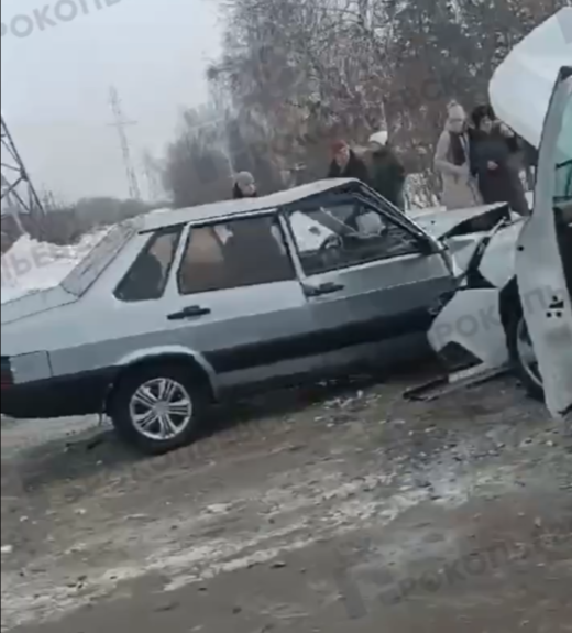 В Прокопьевске на Ясной поляне столкнулись две иномарки 