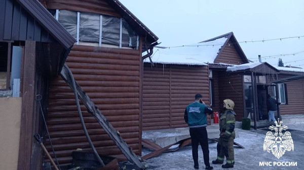 В Прокопьевске загорелось кафе