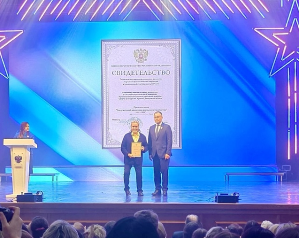 Прокопьевские деятели культуры получили награды в честь профессионального праздника