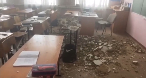 В кузбасской школе обрушился потолок в одном из классов