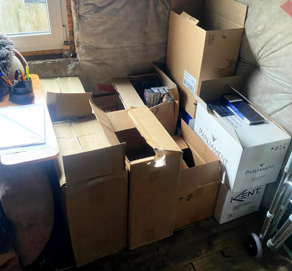 У прокопьевского бизнесмена изъяли контрафактные сигареты на сумму около 1 млн рублей