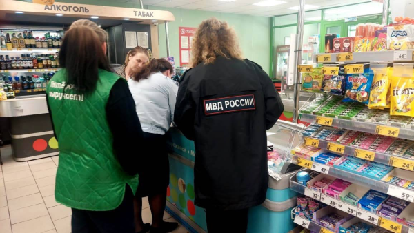 В Прокопьевске накажут продавцов за продажу спиртного подросткам.