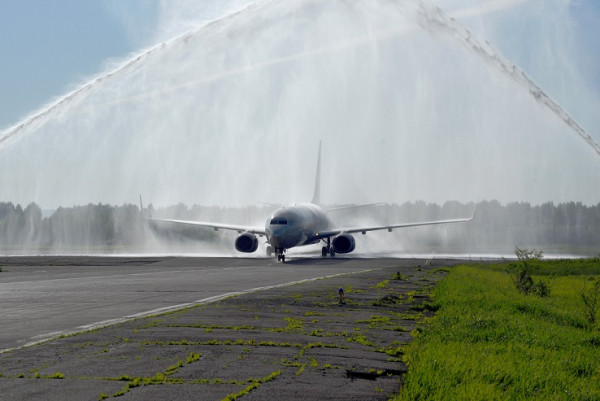 В аэропорту Новокузнецка встретили первый рейс авиакомпании Smartavia из Москвы