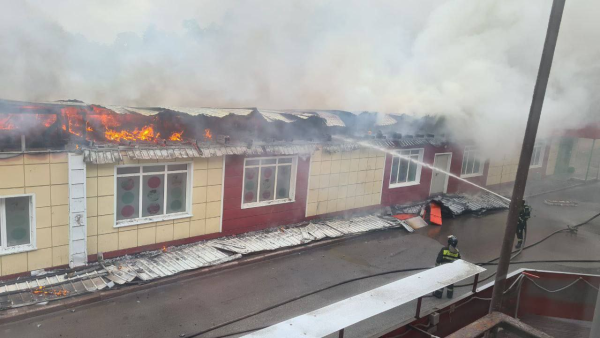 В Кузбассе загорелся торговый центр