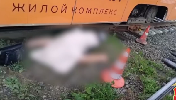 В Кузбассе трамвай переехал женщину