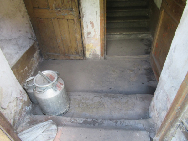 Прокопчанин пытался вынести из чужой квартиры две алюминиевые фляги