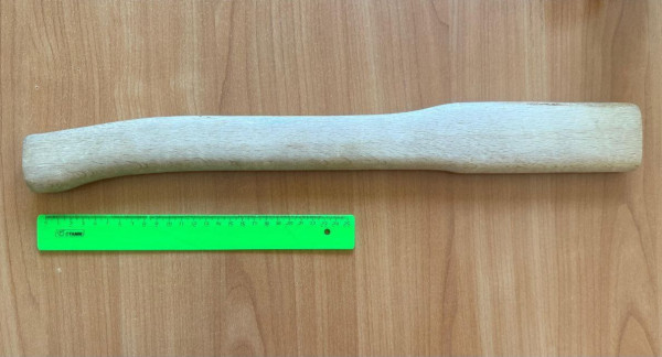 Сначала словесная перепалка, а после удары топорищем