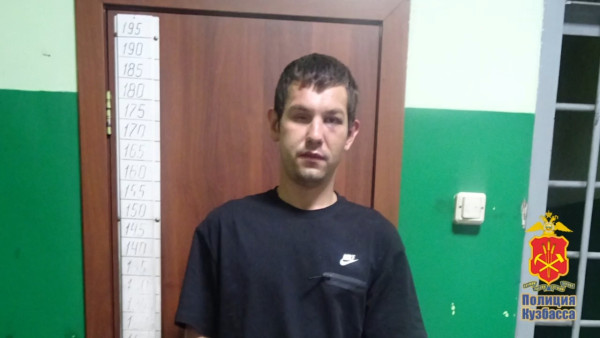 Прокопчанин ограбил магазин, продавцы которого угостили его пиццей и горячим чаем