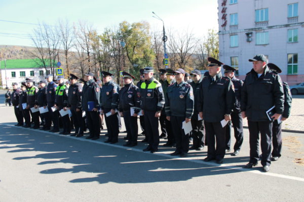Полицейские массово вышли на улицы города