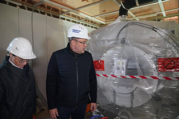 Илья Середюк проверил ход ремонта прокопьевской поликлиники