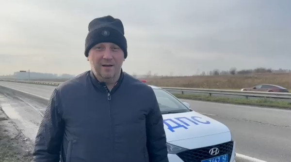 Инспекторы ГАИ помогли водителю Porsche Panamera, у которого закончился бензин