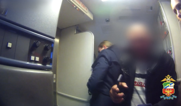 Громко матерящийся пассажир не долетел до Санкт-Петербурга