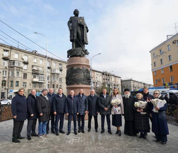 Владимир Мединский открыл в Кузбассе памятник Михаилу Кутузову