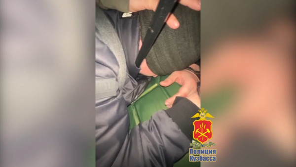 Действовал по указке "куратора". Житель Кузбасса поджёг полицейский автомобиль Действовал по указке "куратора". Житель Кузбасса поджёг полицейский автомобиль