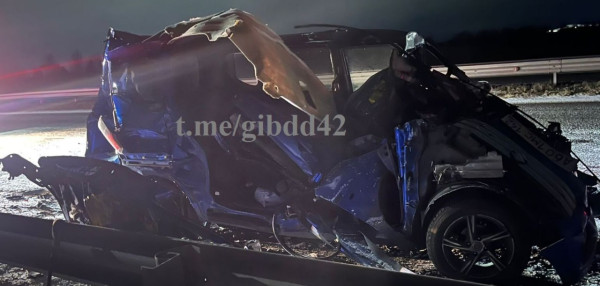 На трассе грузовик зацепил иномарку при перестроении с полосы разгона На трассе грузовик зацепил иномарку при перестроении с полосы разгона