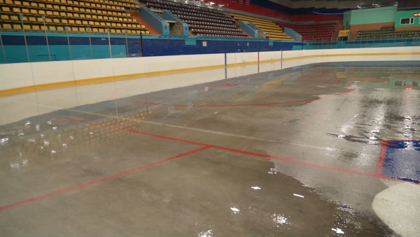 Лёд в Снежинке Прокопьевска растаял. Сломалось оборудование