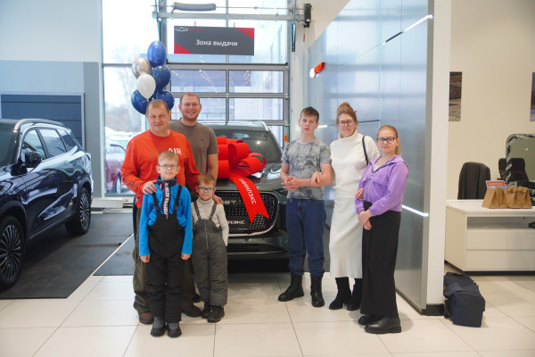 Многодетные семьи Кузбасса получили новые автомобили Многодетные семьи Кузбасса получили новые автомобили