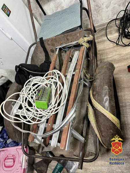 Двое прокопчан на санях вывезли имущество с чужой дачи