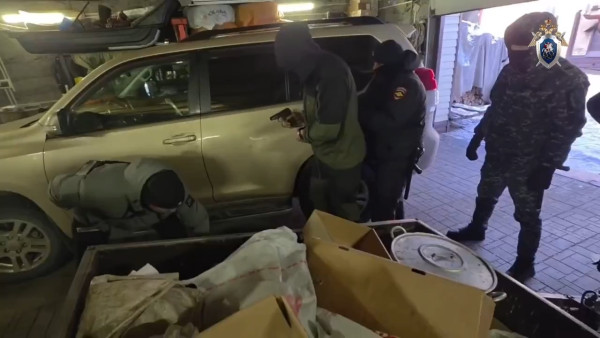 Бил рукояткой пистолета и клинком ножа. Подозреваемому в двойном убийстве предъявлено обвинение