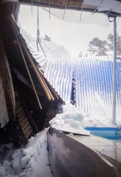 В Кузбассе рухнула крыша бассейна оздоровительного центра