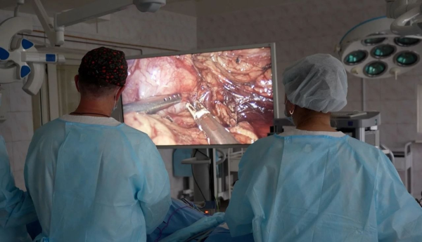 Женщина потеряла вес и мучилась от болей. Оказалось у пациентки 16-сантиметровая опухоль надпочечника