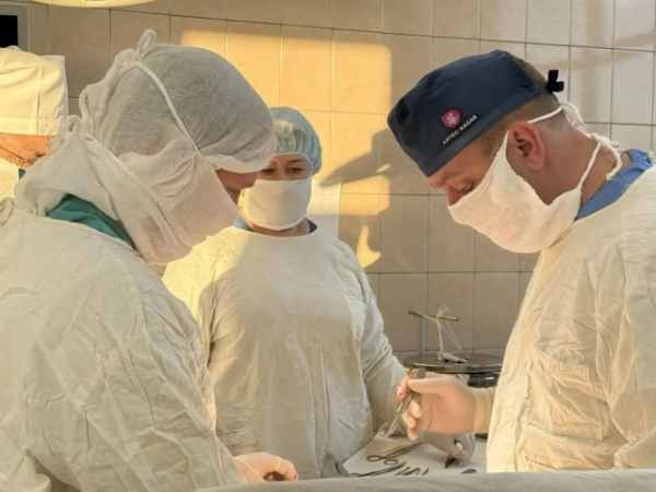 Врачи из Прокопьевска избавили юношу от постоянных вывихов