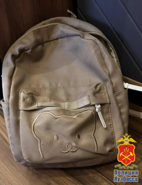 Прохожий похитил школьный рюкзак, оставленный на скамейке