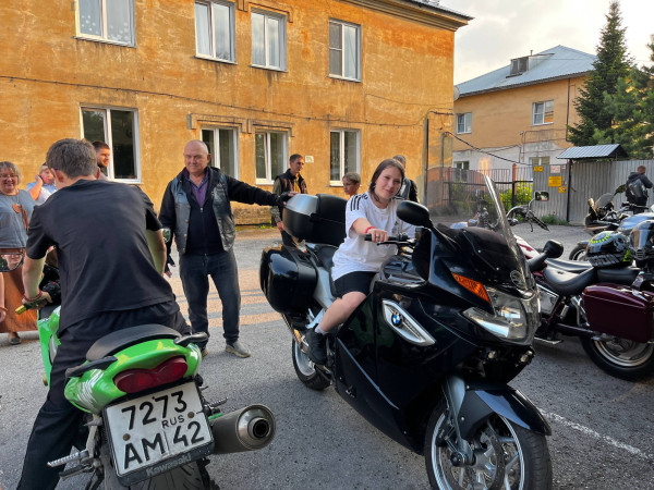 Запоминающийся урок. В Прокопьевске ГИБДД и байкеры провели занятие для подростков