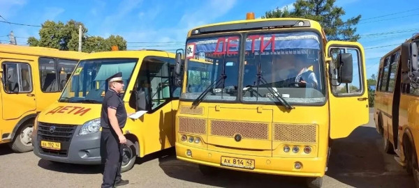 В Прокопьевске проверяют автобусы, которые будут доставлять учеников в 8 школ города В Прокопьевске проверяют автобусы, которые будут доставлять учеников в 8 школ города