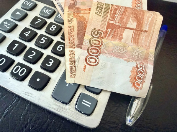 В Кузбассе назвали среднюю зарплату и рассказали, в каких отраслях платят больше всего