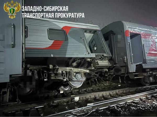 В Кузбассе столкнулись два пустых пассажирских вагона (ФОТО)